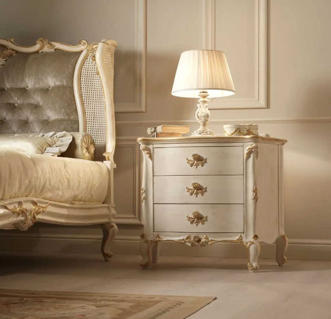 Night table with same carving of Regina bed, drawers with Blu-motion system. It's also available 2 drawers model
