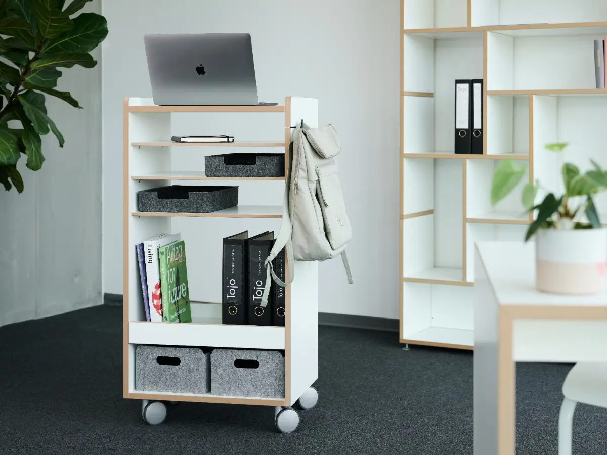 Tojo-fahrbar as workplace