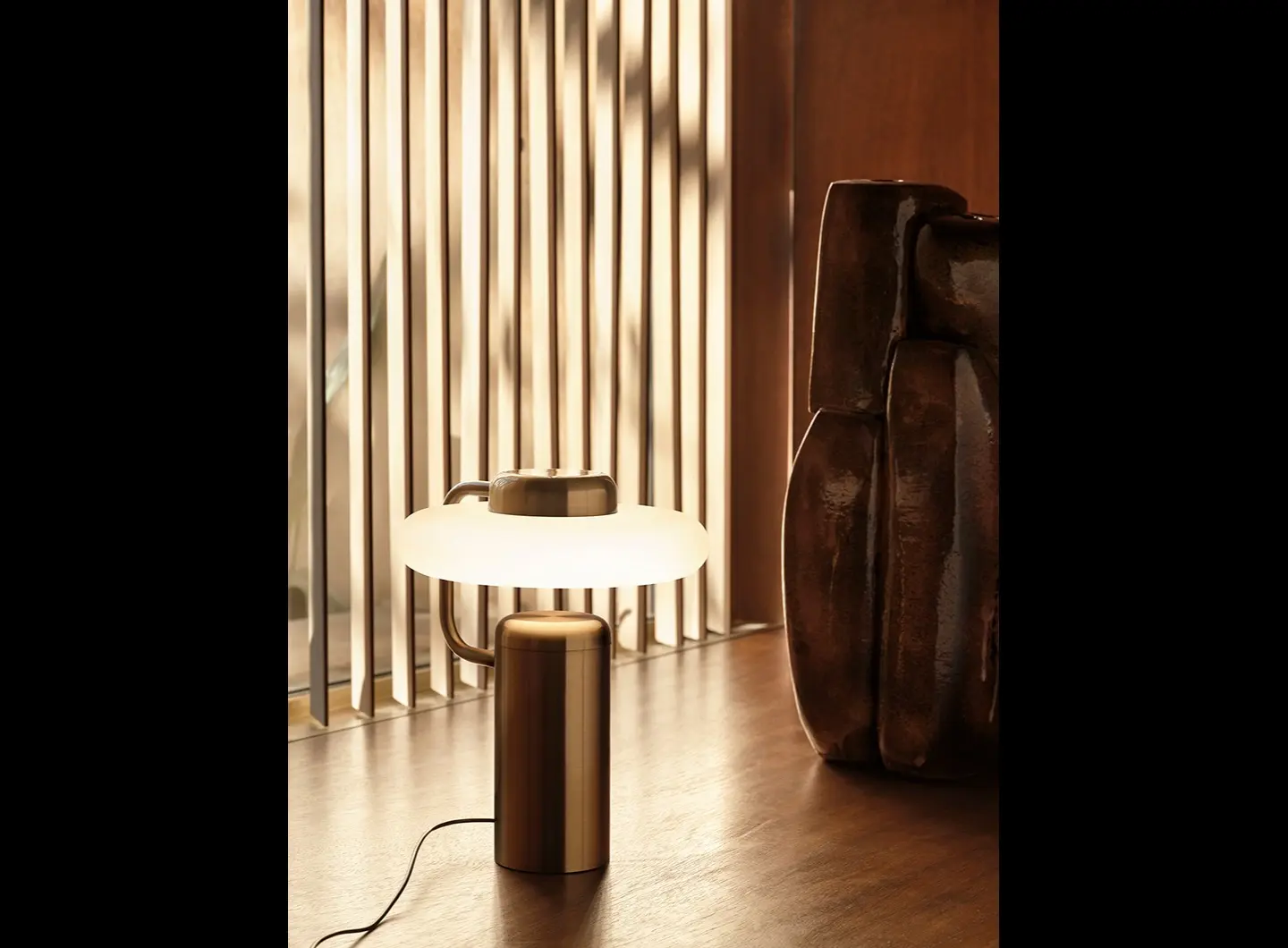 KDLN_Tratto Table brass