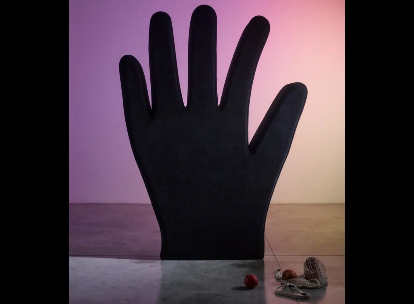 gufram_CinziaRuggeri_Mano_SetPhotos_01.jpg