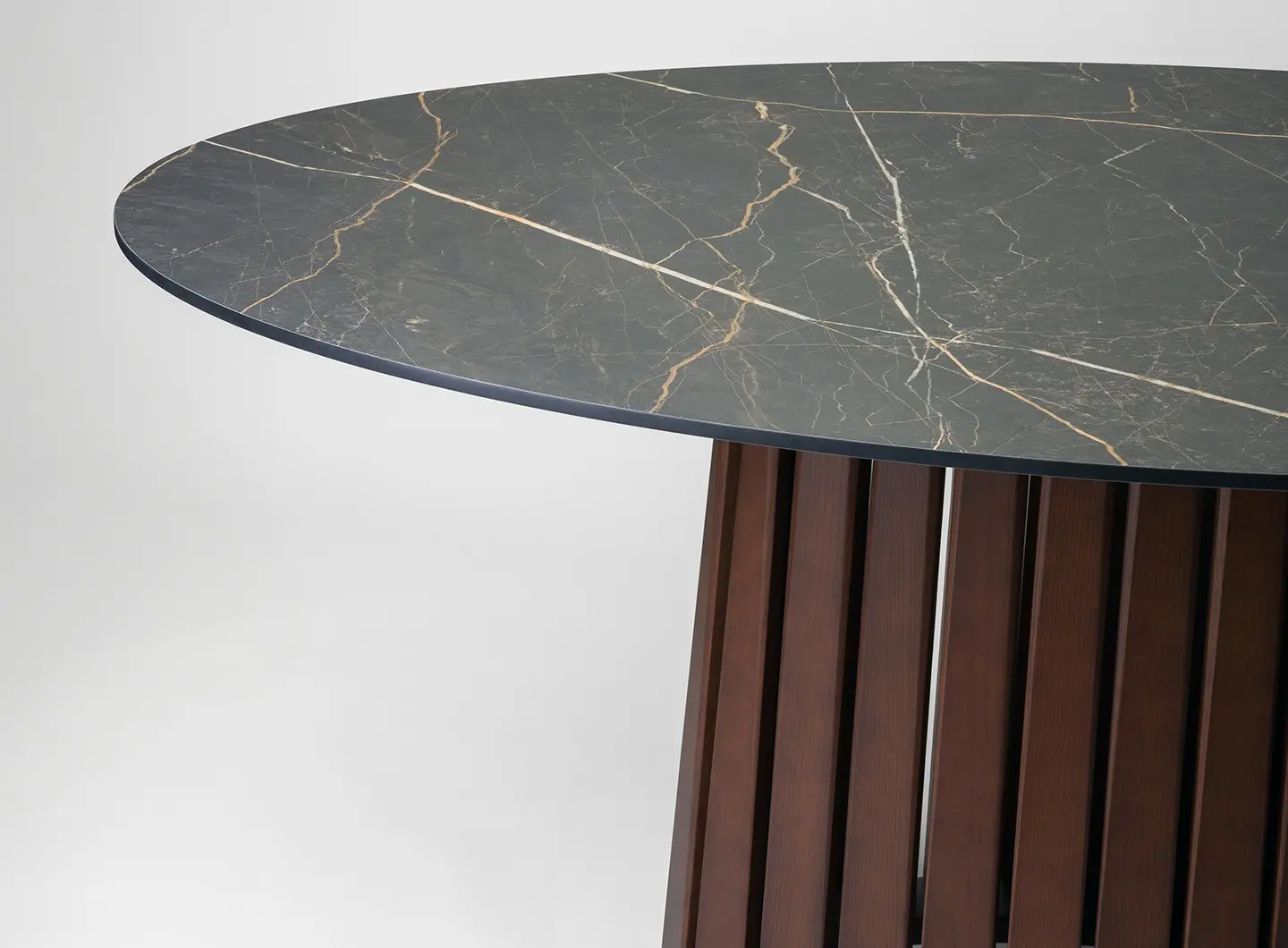 Lynn Oval Table – Designed by Aitor Garcia de Vicuña