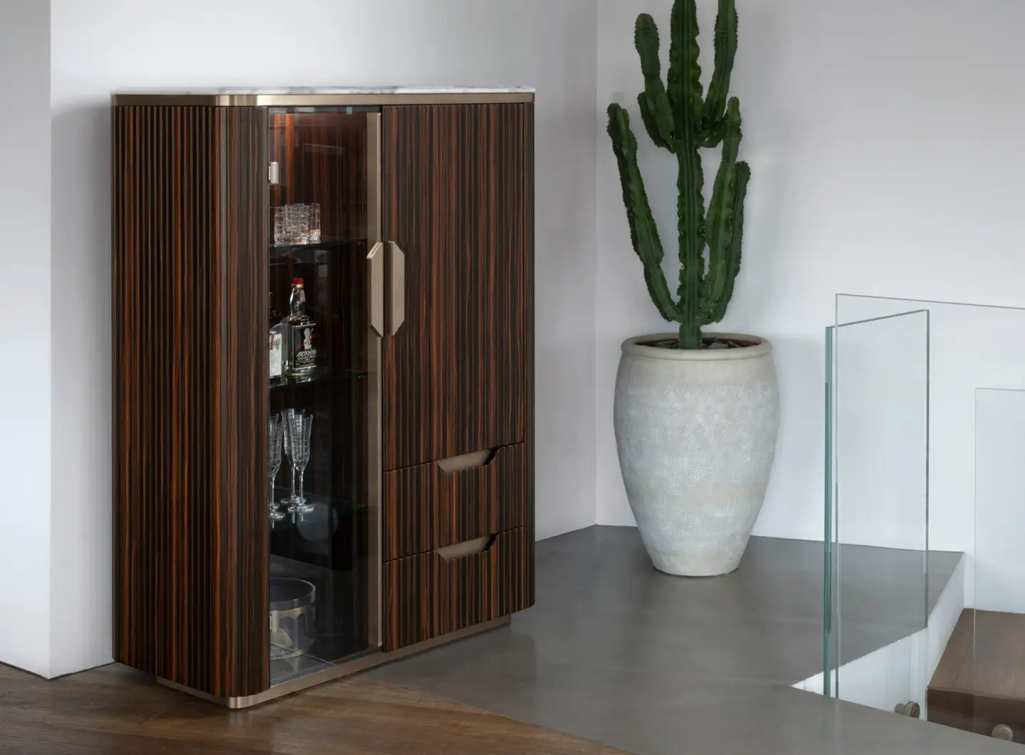 luxor_barcabinet4.jpg