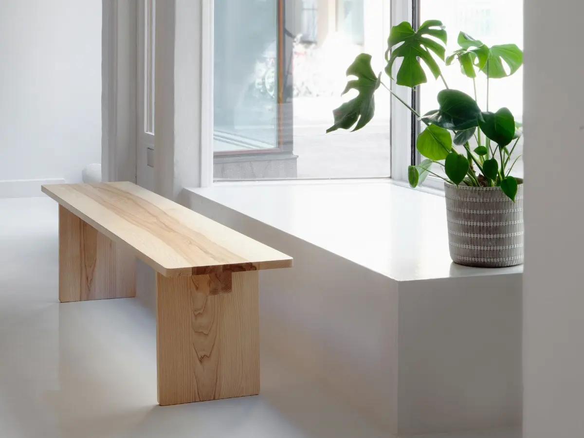 N I K A R I - Edi Bench