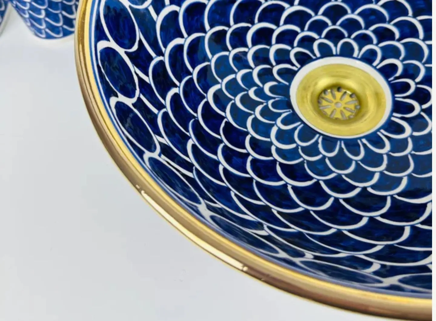 ArtHub Atelier - Handcrafted Sink Ceramic whit Gold