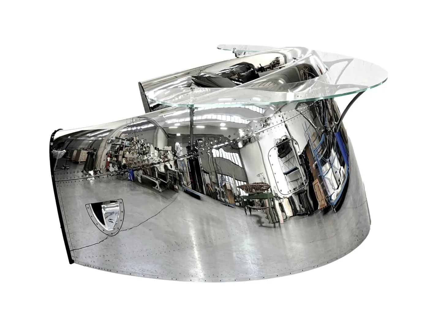 Reception Desk Creato da un Autentico Cowling di Motore Douglas DC-8