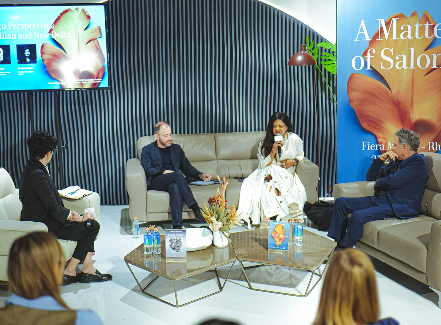 Da sinistra: Annalisa Rosso, Editorial Director e Cultural Events Advisor del Salone del Mobile.Milano; Greg Foster, Direttore Artistico di Jaipur Rugs e della galleria Aspura; Gunjan Gupta, designer e autrice culturale; Andrea Anastasio, Direttore dell’Istituto Italiano di Cultura di New Delhi