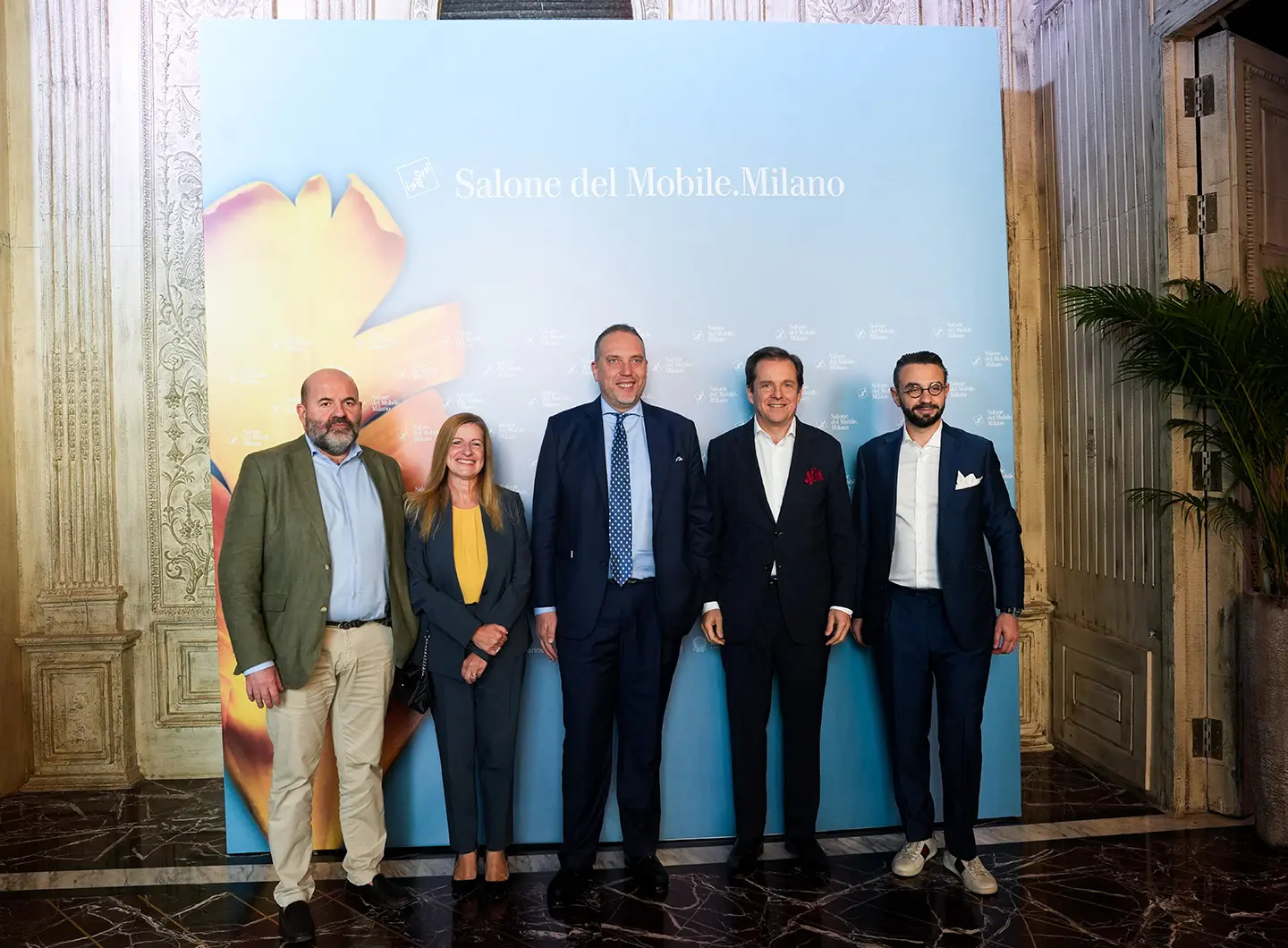 Da sinistra: Andrea Vaiani, Direttore Manifestazioni, Salone del Mobile.Milano; Antonietta Baccanari, Direttrice Agenzia ICE New Delhi; Walter Ferrara, Console Generale d’Italia a Mumbai; Alessandro Giuliani, Managing Director, Bocconi Asia & President, Indo-Italian Chamber of Commerce and Industry; Alessandro Rossi, Sales & New Business Development Manager, Salone del Mobile.Milano