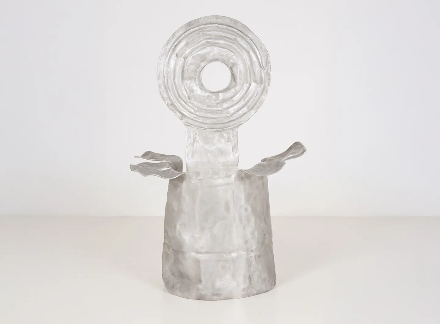 Margarita_Aluminium_Roberto_Matta_White_05_ph_Mattia_Tonelliok.jpg