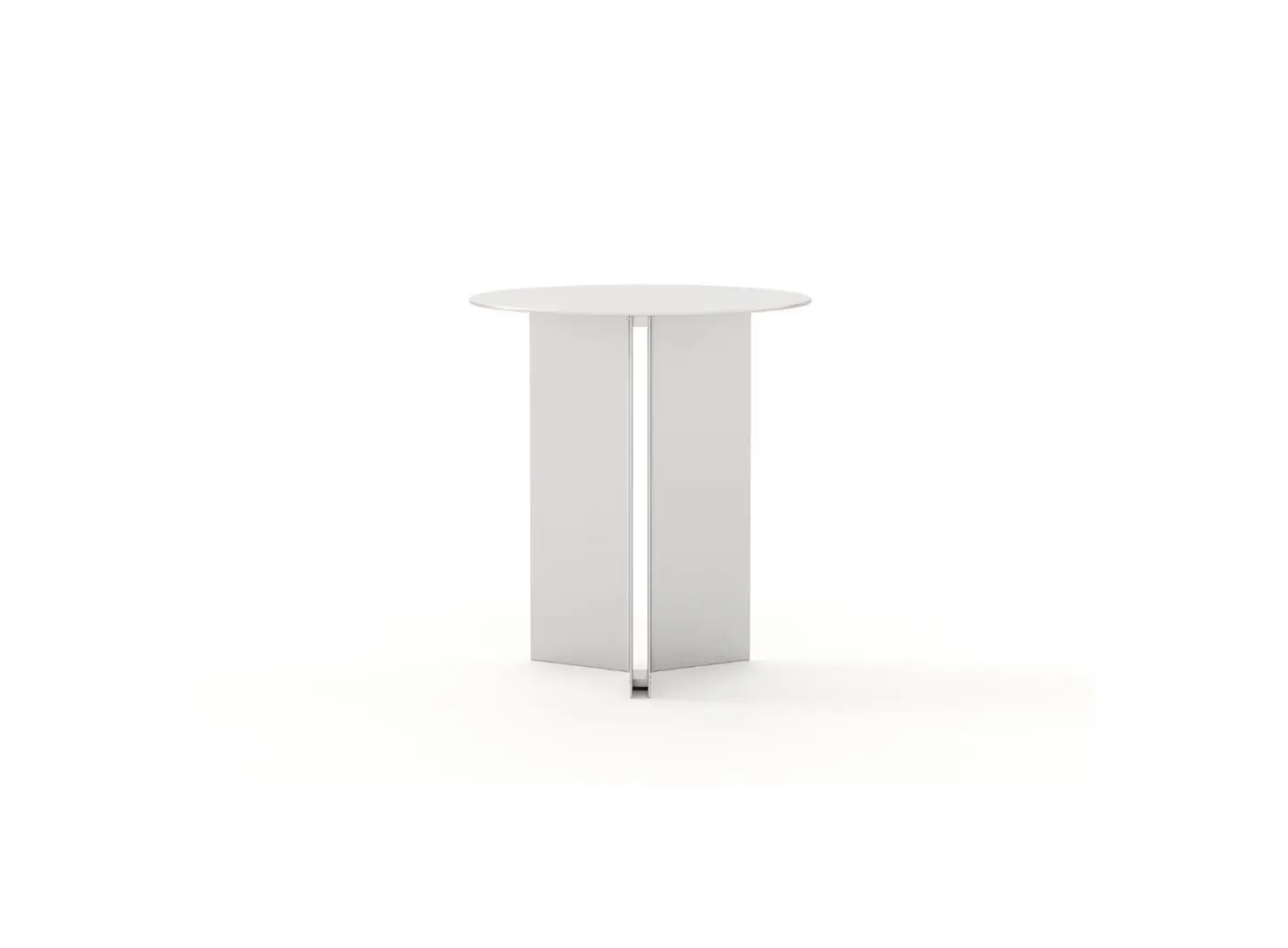Il tavolino Steel è mostrato su uno sfondo bianco come un tavolo rotondo in acciaio con piano definito e base a croce, le sue proporzioni equilibrate e la chiarezza geometrica mettendo in risalto la semplicità pura del design contemporaneo.