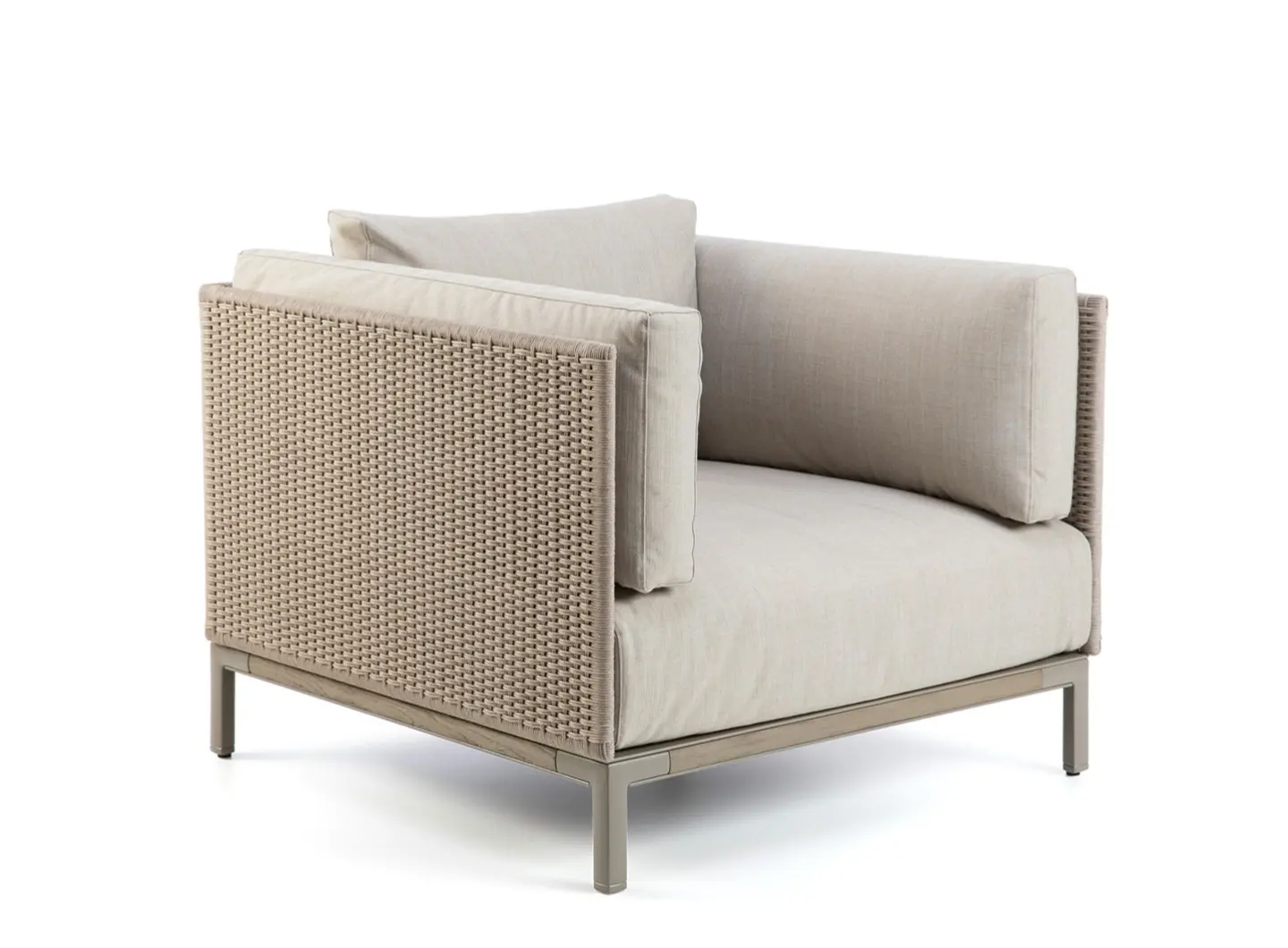 Baia Rope Poltrona lounge, con struttura in corda e dettagli in teak naturale e alluminio
