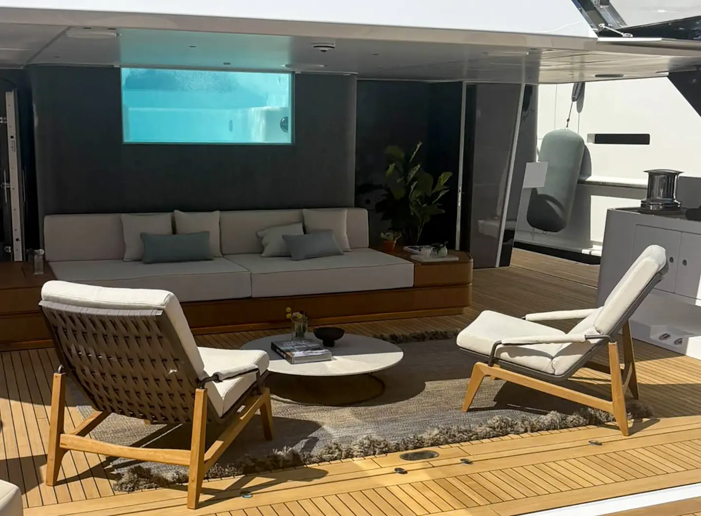 roda, poltrona Vela design studio m2 atelier