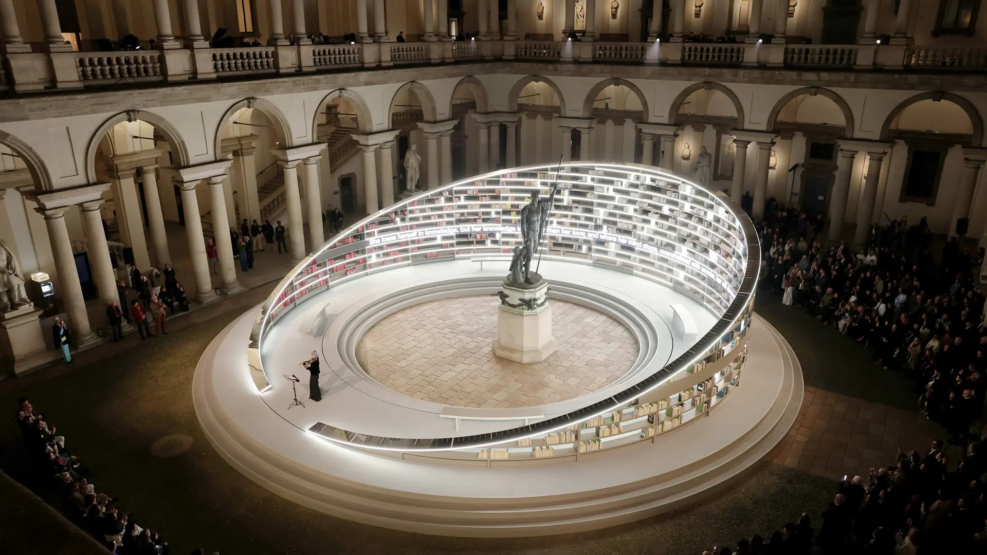 salonemilano, es devlin