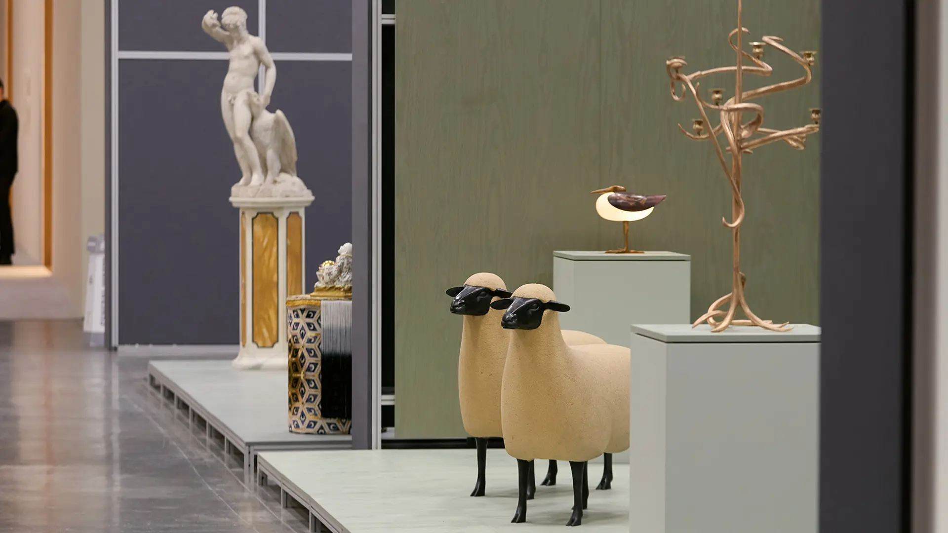 Mitterrand Gallery, Salone Raritas