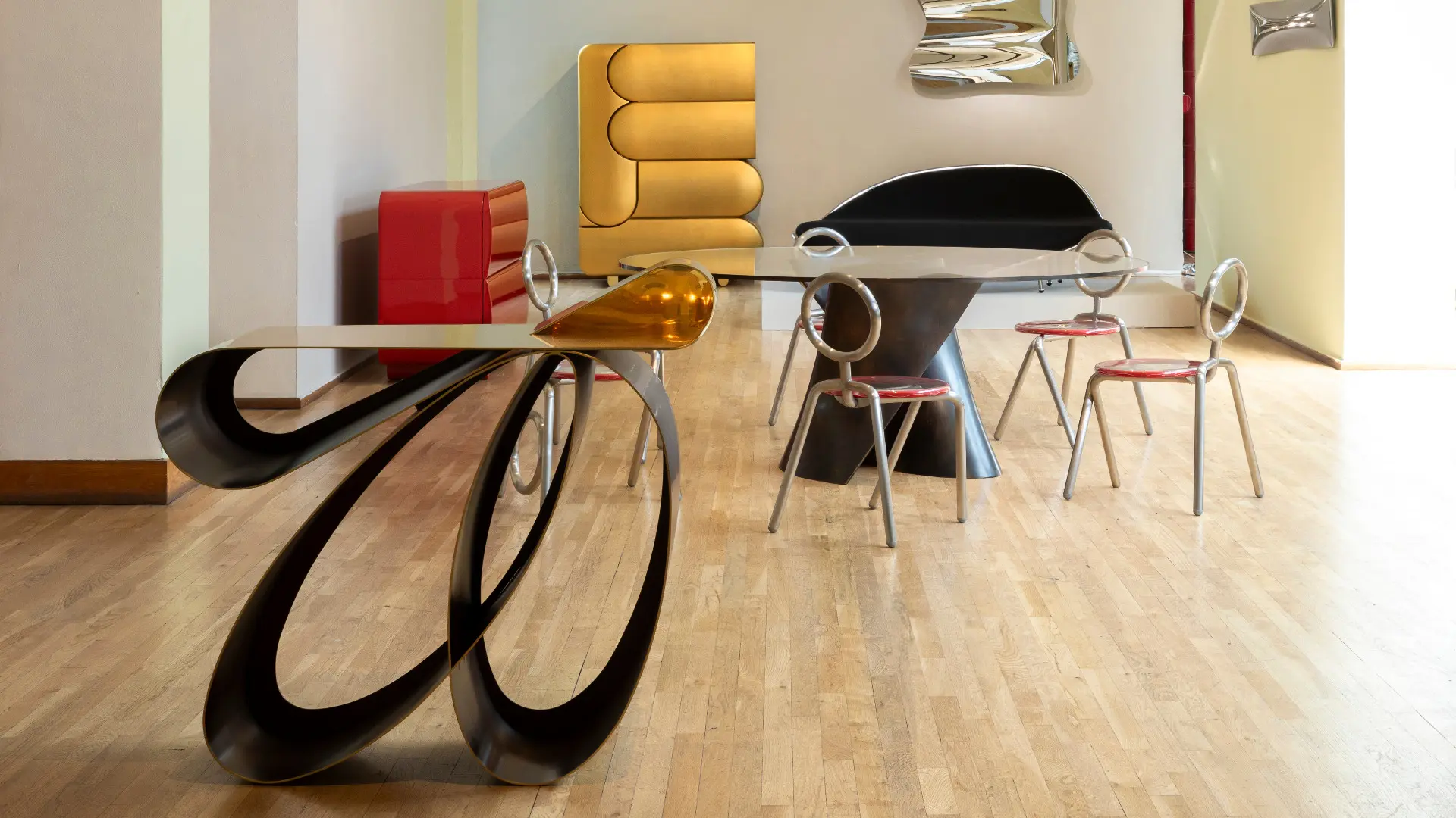 Ralph Pucci int. New York gallery. Bijou Console , S-table bronze, Alchemist Bar and Dresser, Hullo Hoop chair, Reflecteur, BloB . Photography: Antoine Booz 